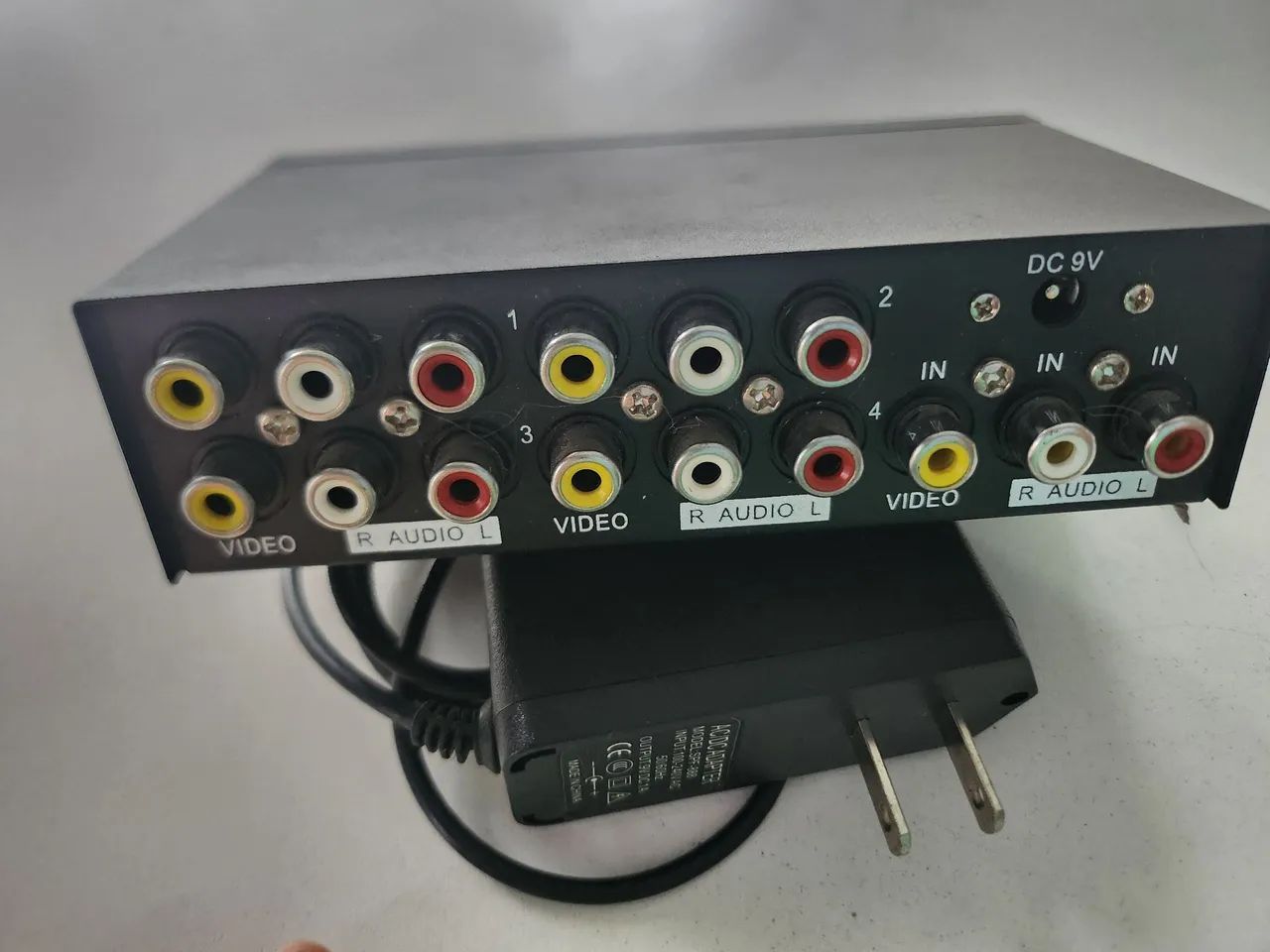 Distribuidor de áudio e vídeo pra 4 TVs, - Foto 2