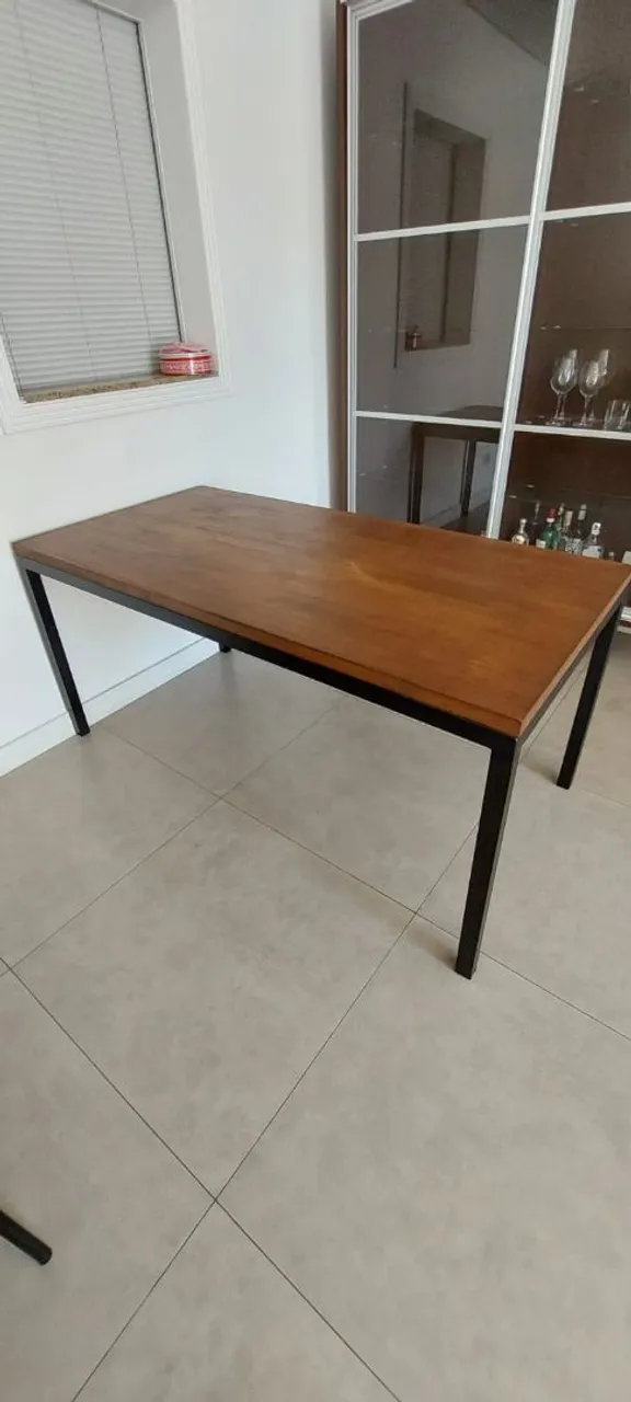 Mesa de Jantar em Madeira e Metal