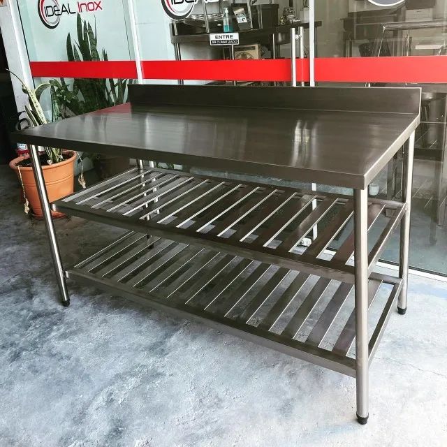Mesa industrial em Inox 304 - com 2 prateleiras gradeadas  - Foto 2