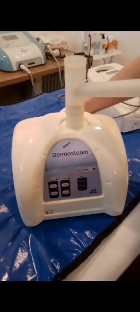 Aparelho Dermosteam para Tratamentos Estéticos