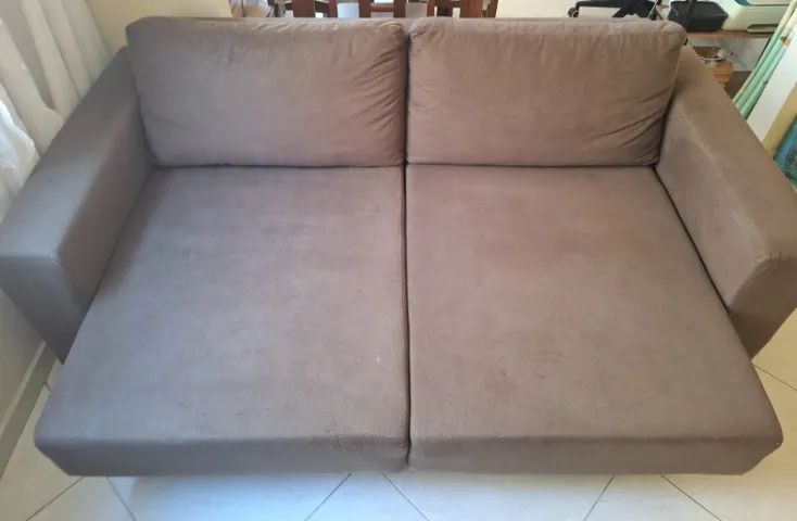 VENDO SOFÁ (+2 PUFFS DE BRINDE) TOK&STOK RETRÁTIL DE 3 LUGARES - Foto 2