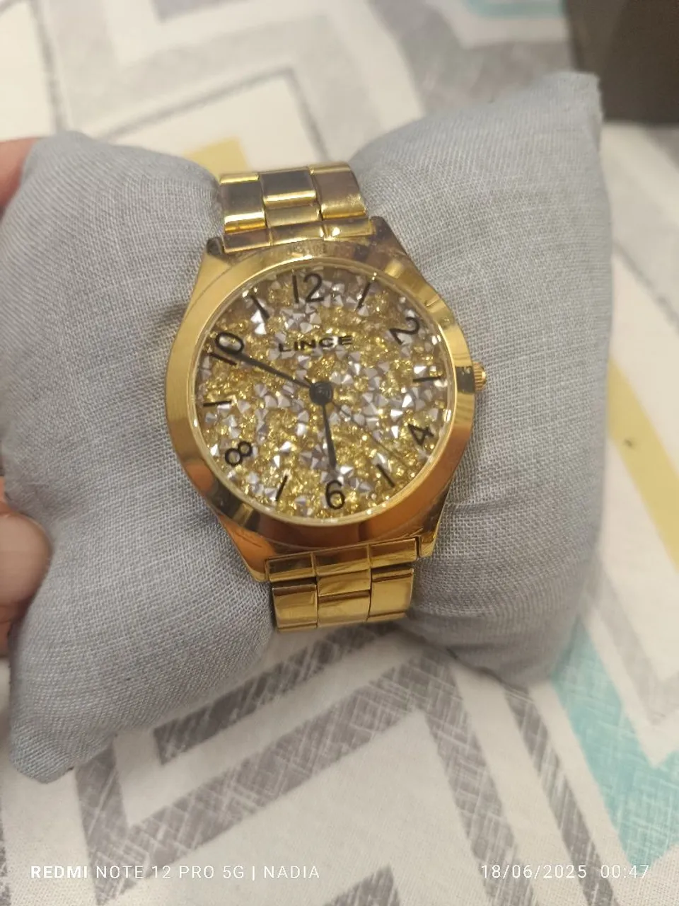 Relógio Lince Dourado com Detalhes em Strass