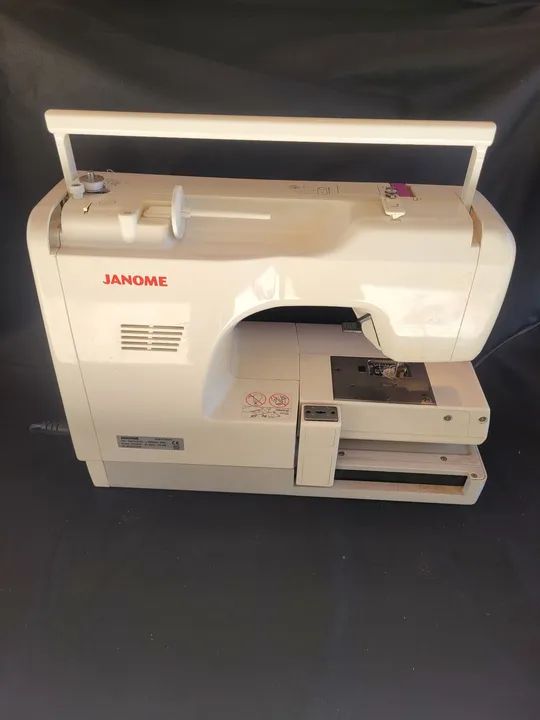 Máquina de Bordado Janone MC 350e com mesa de trabalho - Foto 2