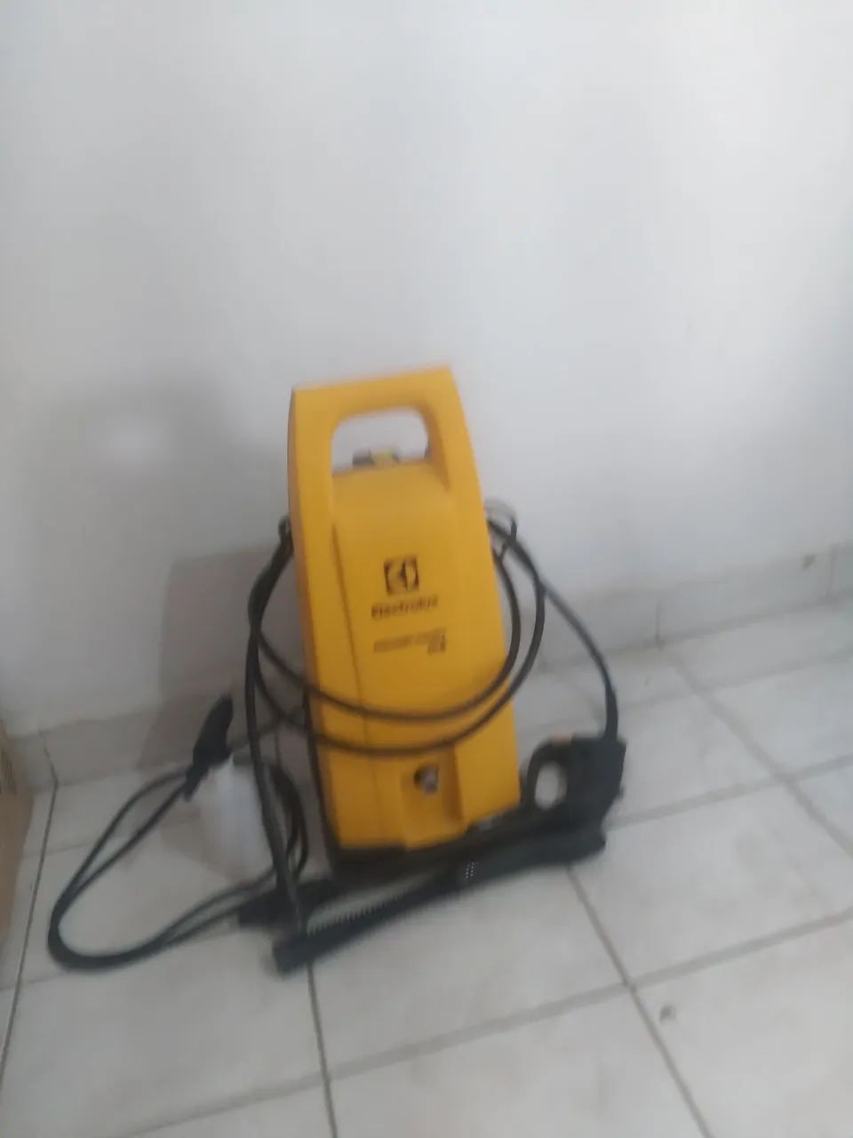 Lavadora de Alta Pressão Electrolux Power Wash EC4 - Foto 3
