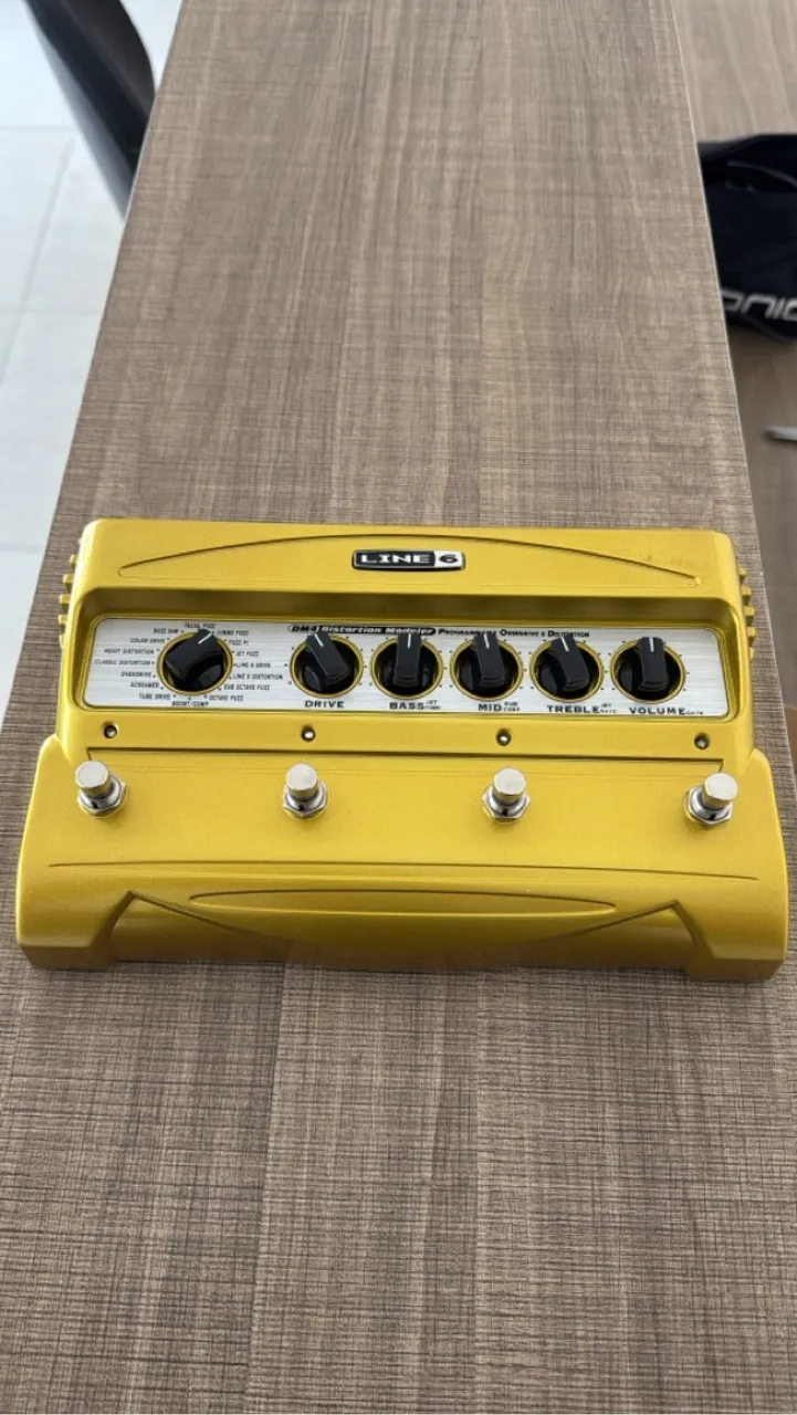 Pedal Line 6 DM4 Distortion Modeler - estado excelente