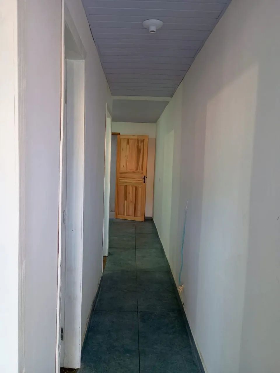 Alugo casa sozinha no quintal 2 quartos 1400 