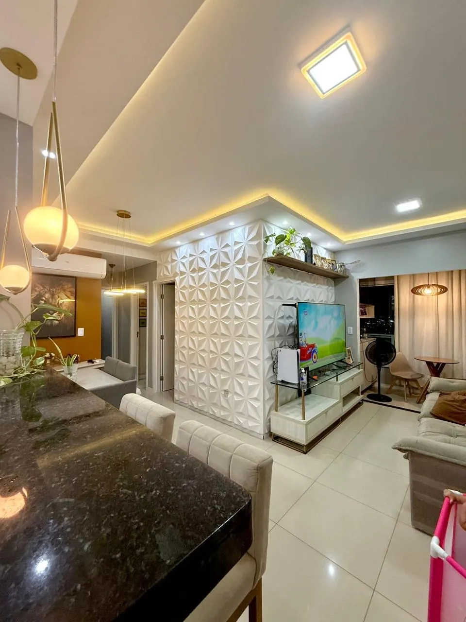 EXCELENTE APARTAMENTO REFORMADO E PROJETADO NO CONDOMÍNIO 3D TOWERS