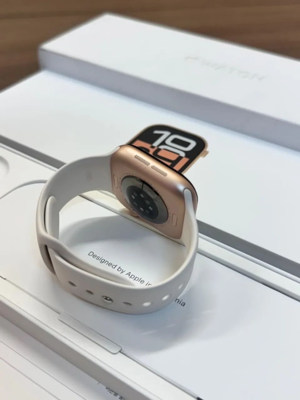 Apple Watch S10 42mm Ouro Rose - 1 dia de ativo - Garantia até 10/05/2026 - Loja Física - Foto 2
