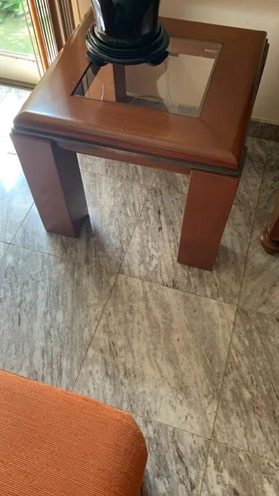 Mesa de Canto em mogno