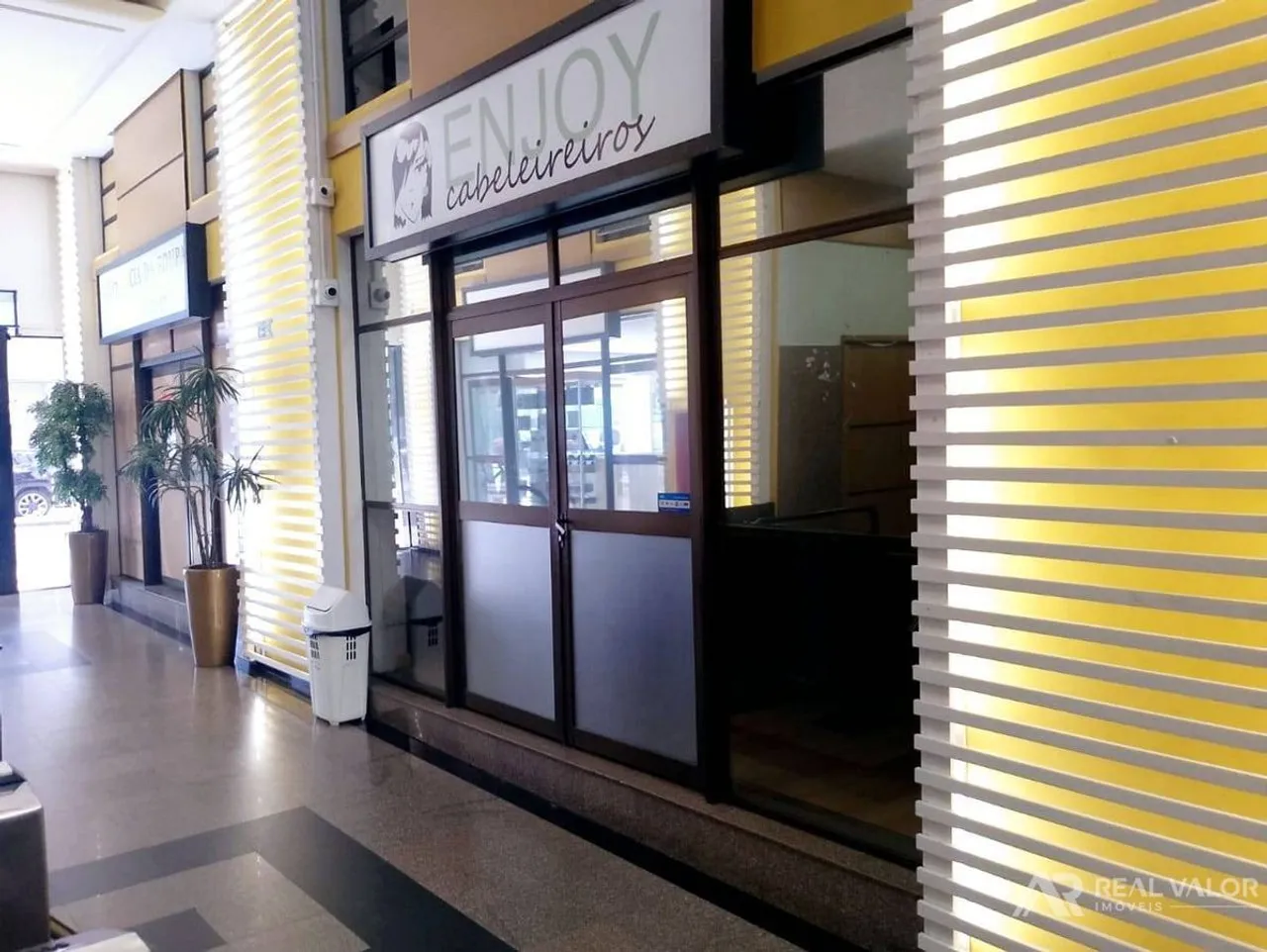 Sala Comercial para Locação com 143m2 no Centro de Curitiba no Prédio Gallery Executive Ce