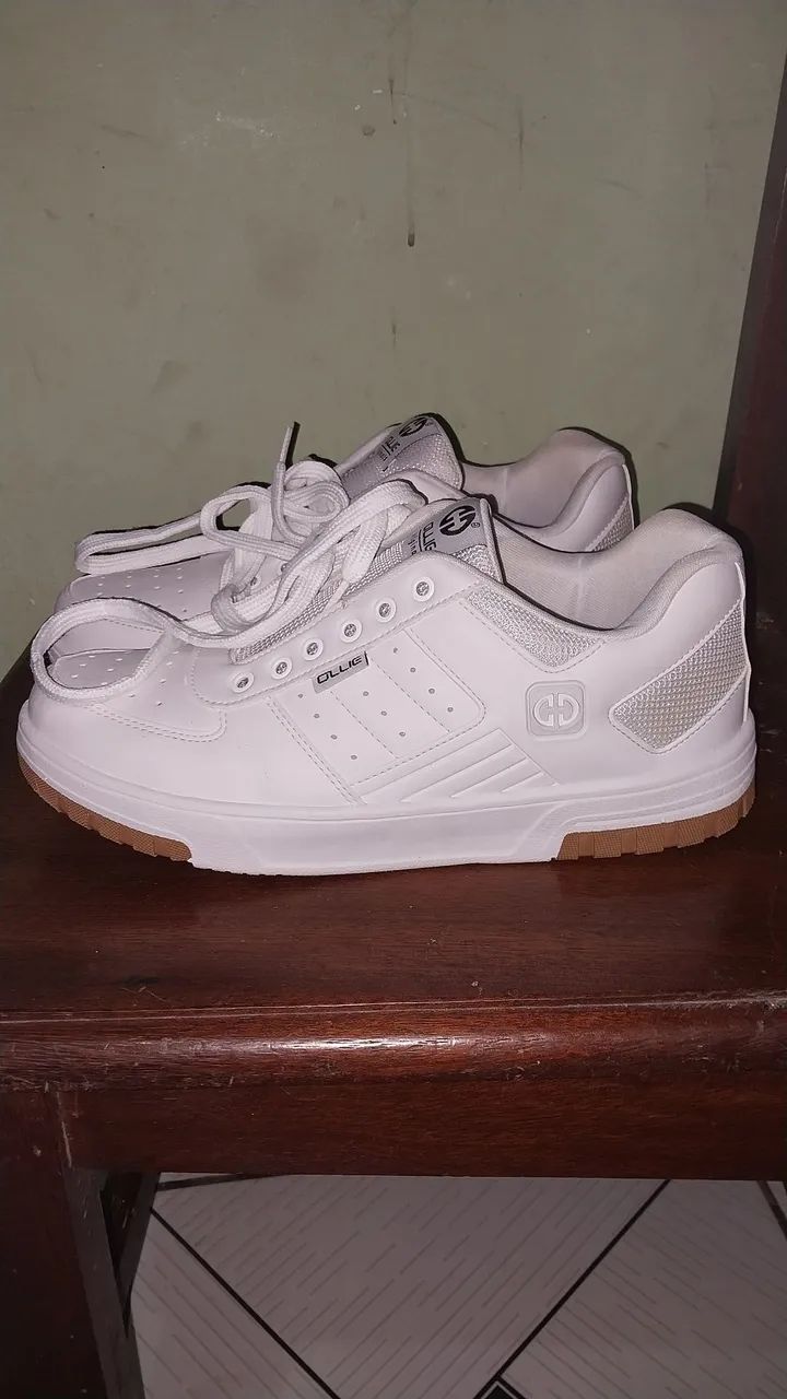 Tênis branco masculino