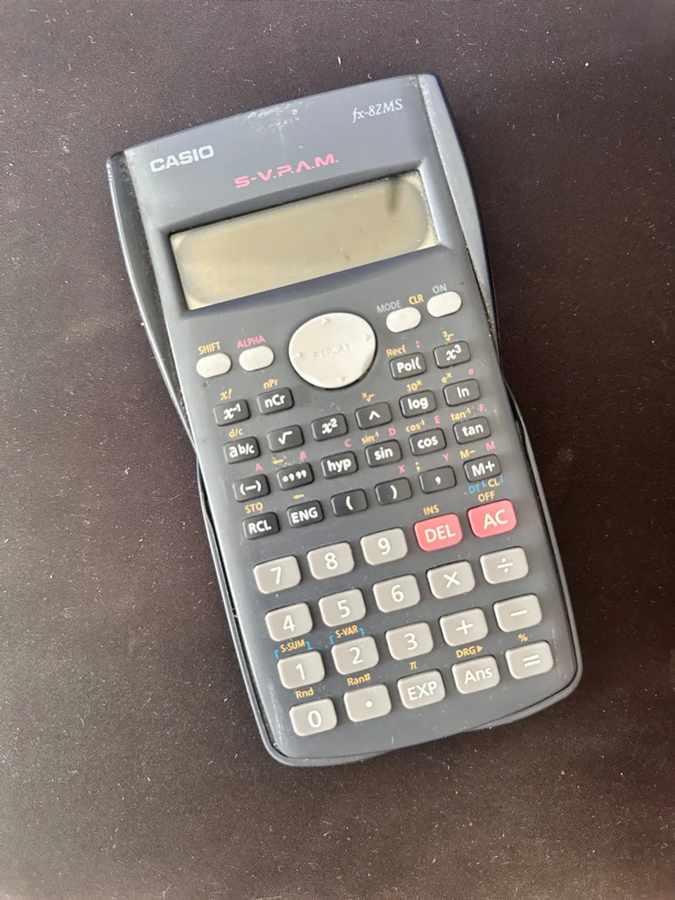 Calculadora Científica Casio fx-82MS