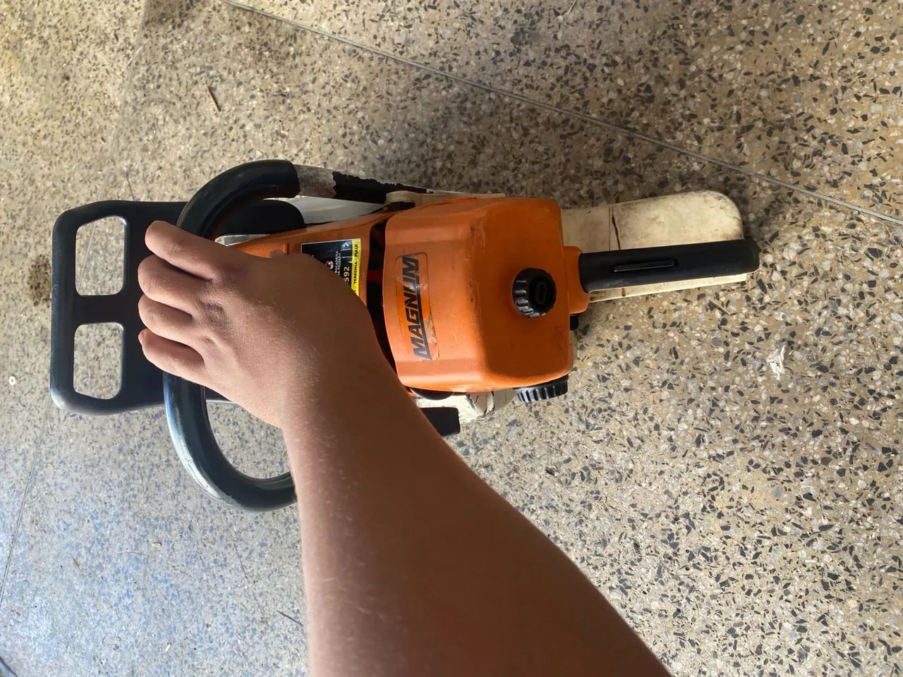 Vende-se moto serra STIHL 660 todo revisado só no ponto de trabalhar 