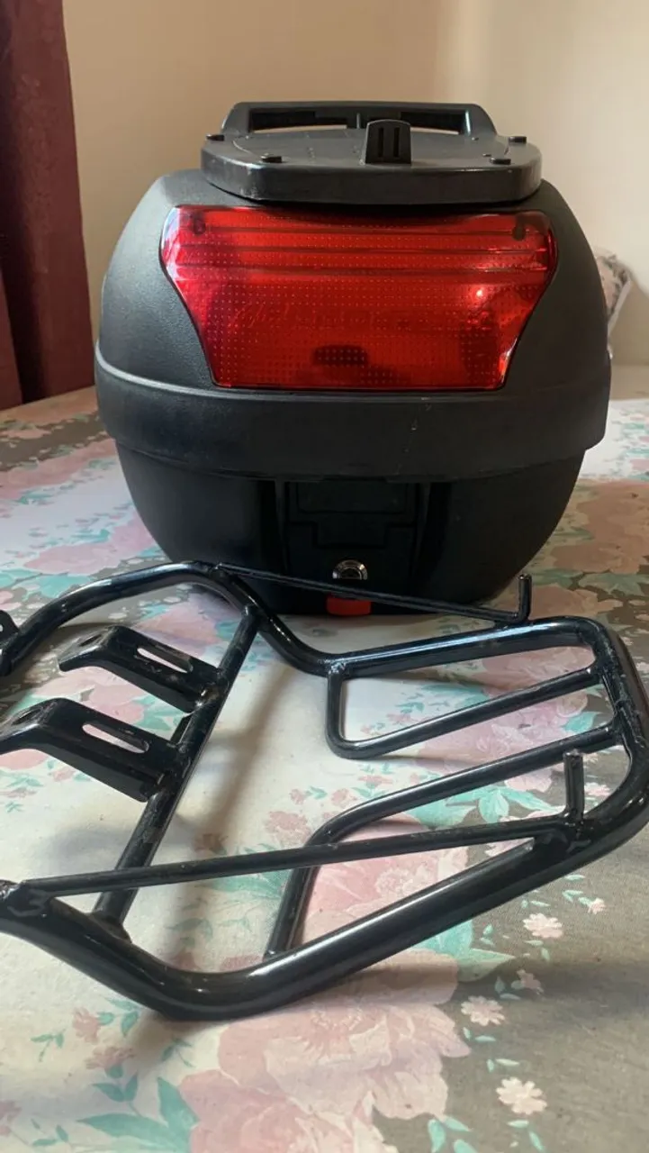 Baú para moto com bagageiro