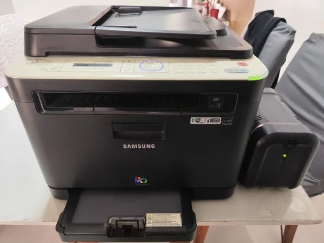 Impressora multifuncional laser colorida Samsung CLX-3185FW