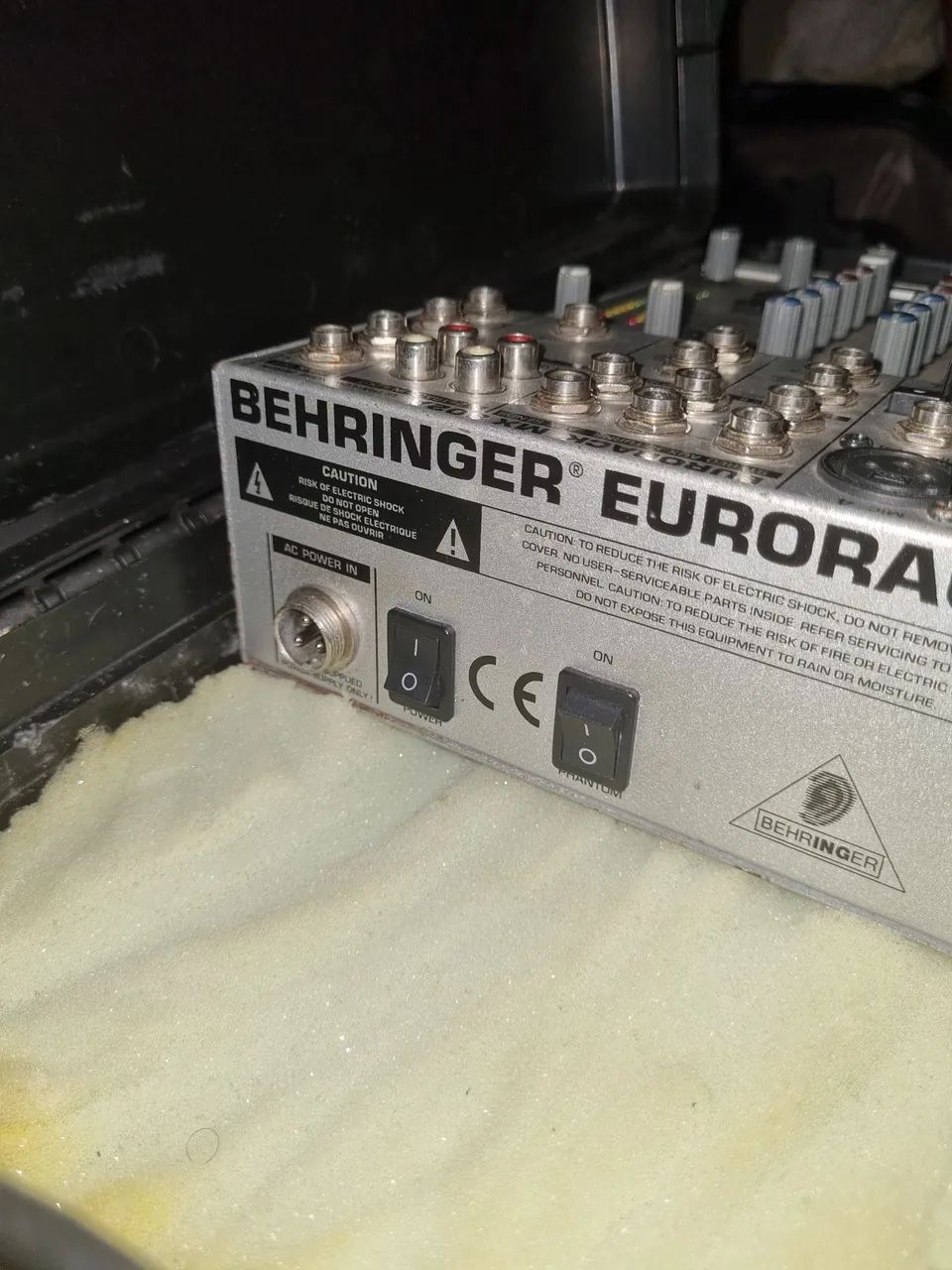 Mesa de Som Behringer Eurorack MX802A - Foto 4