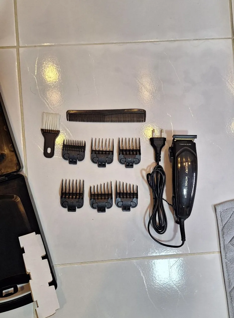 Máquina de Cortar Cabelo Mallory - TITANIUM