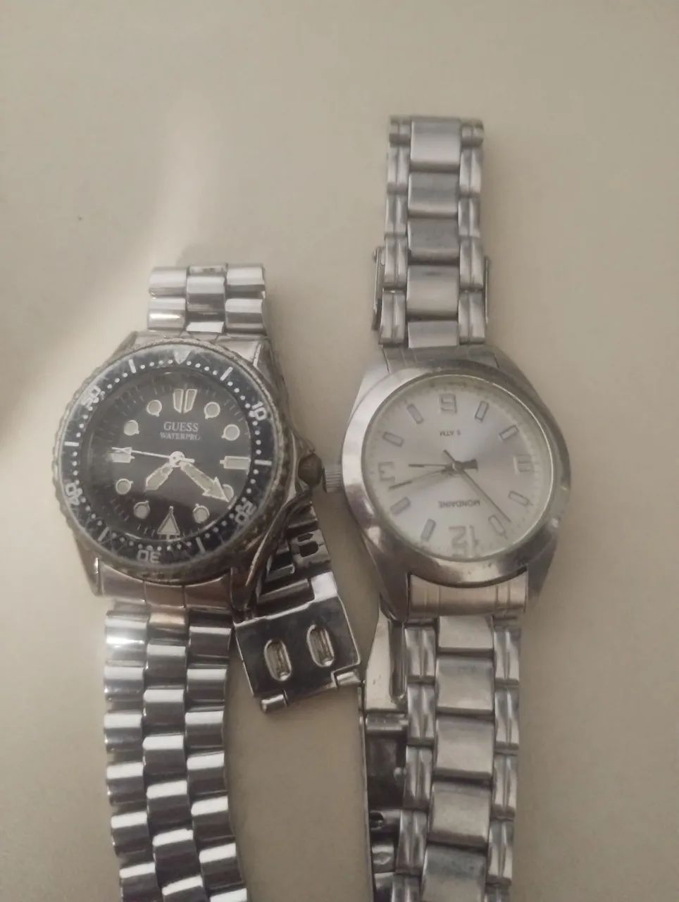 Relógio feminino Mondaine e Guess 
