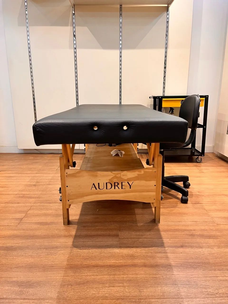 Maca de Madeira para Consultório - Ótimo Estado - Foto 2