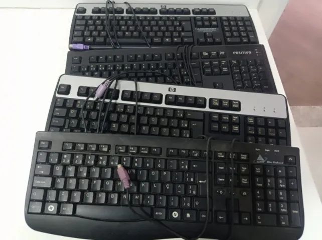 (30) Teclados com fio plug antigo (roxo)