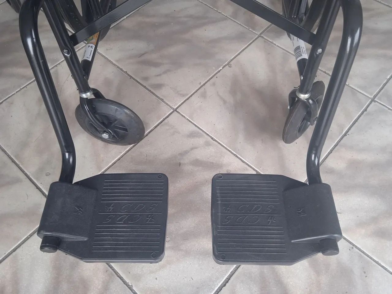 Cadeira de rodas dobrável - Foto 4