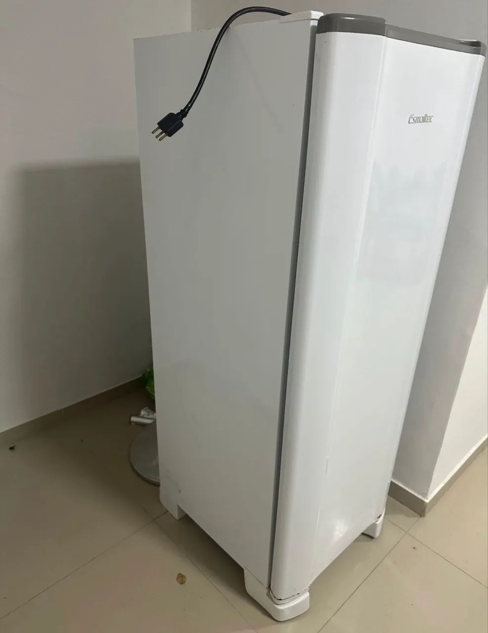 Geladeira Defrost Esmaltec funcionando normalmente