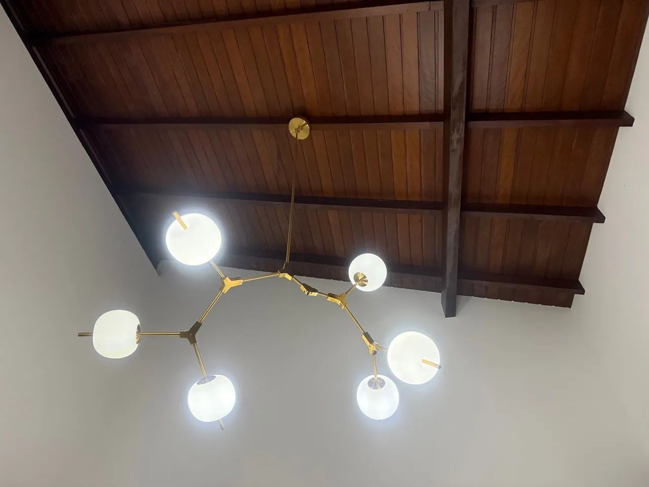 Lustre Moderno com Design Elegante