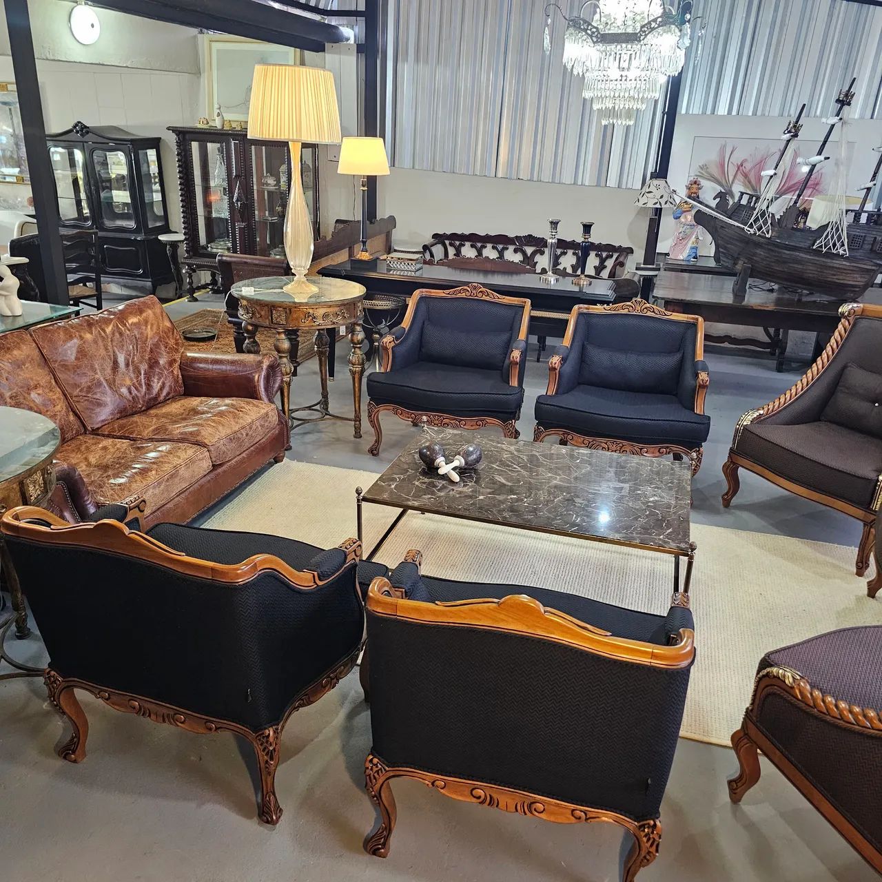 Moveis luxo, 4 poltronas clássicas alto padrão - Foto 4