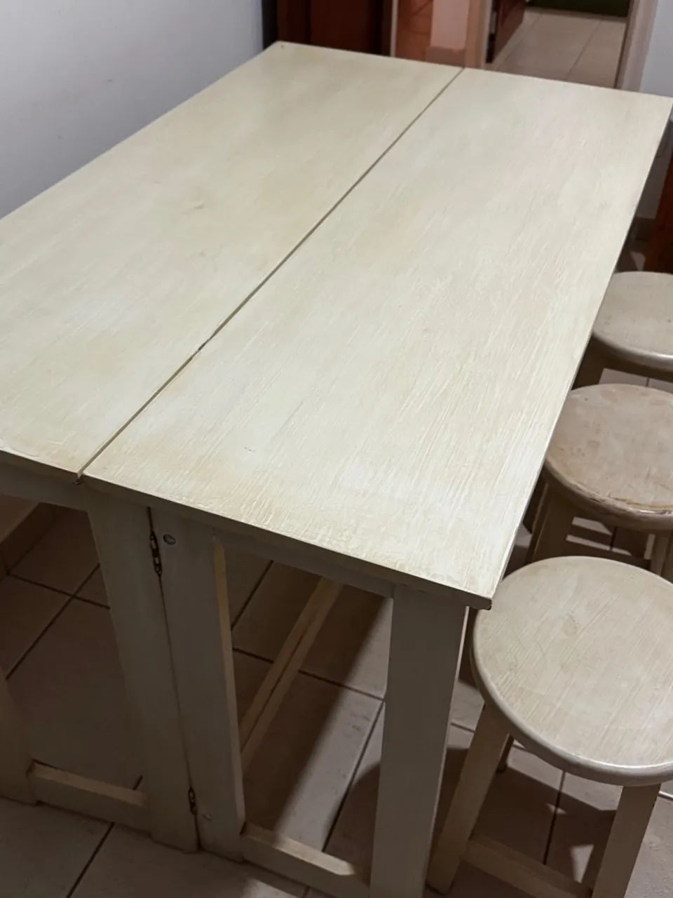 Mesa dobrável com 3 banquetas64276675377281122