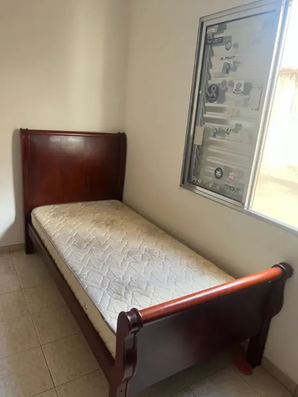 LINDA Cama madeira solteiro design CHIC
