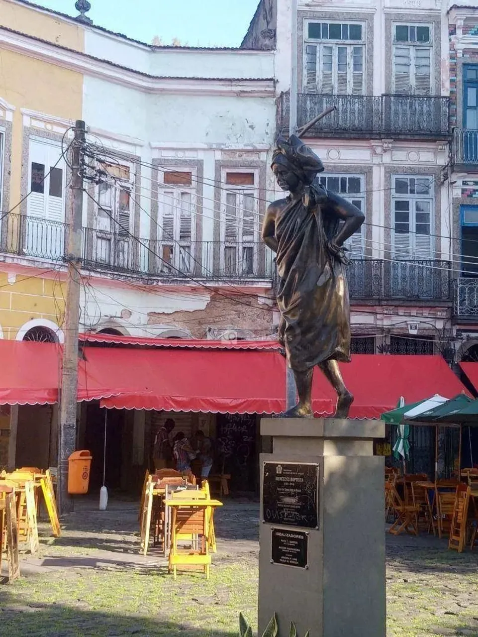 Sobrado em ótimo ponto comercial