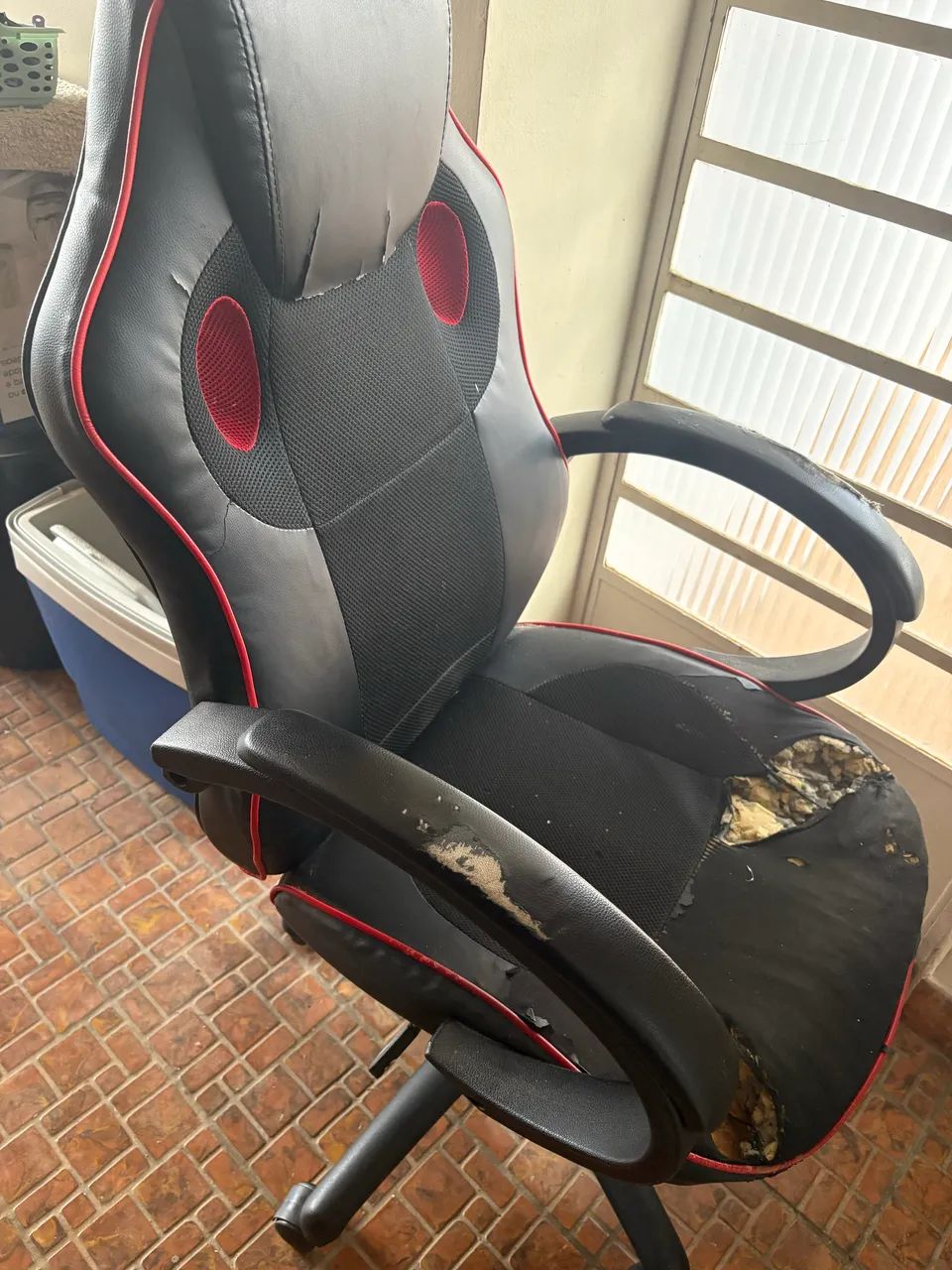 GAMING CHAIR FOR RENOVATION