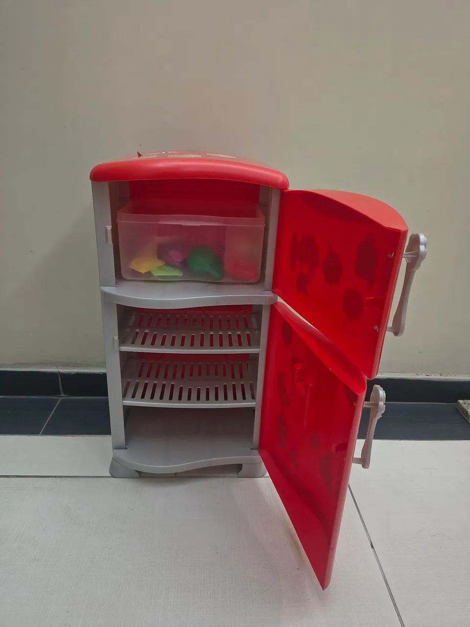 Brinquedo Geladeira Infantil Vermelha - Foto 6