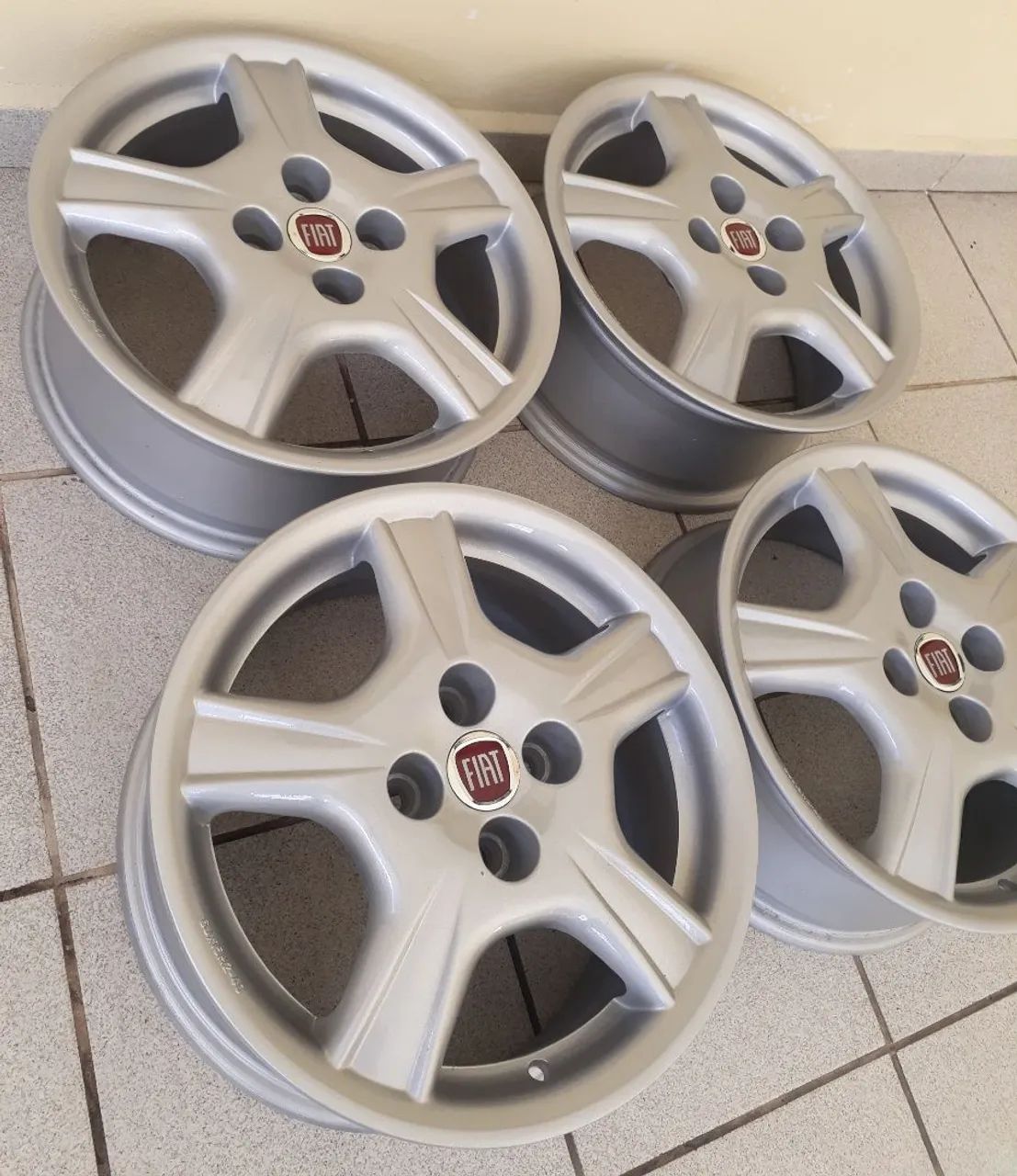 Jogo de rodas aro 15 Fiat original  - Foto 4