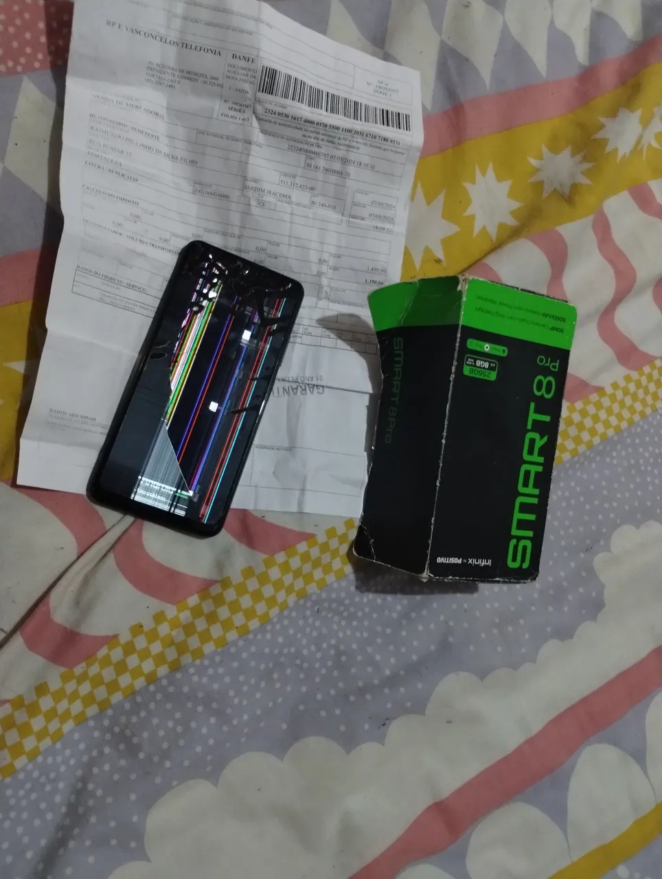 Smart 8pro 256GB 8 GIGA RAM está com display quebrado .com documento um ano de uso