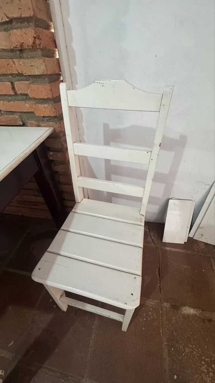 Mesa de Jantar de madeira com 4 cadeiras - Foto 3