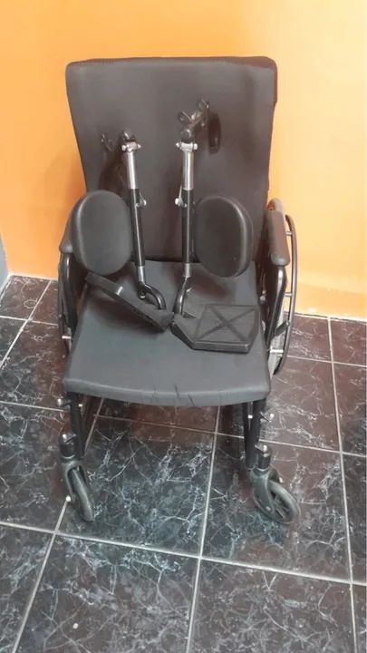 Cadeira de Rodas - Foto 2