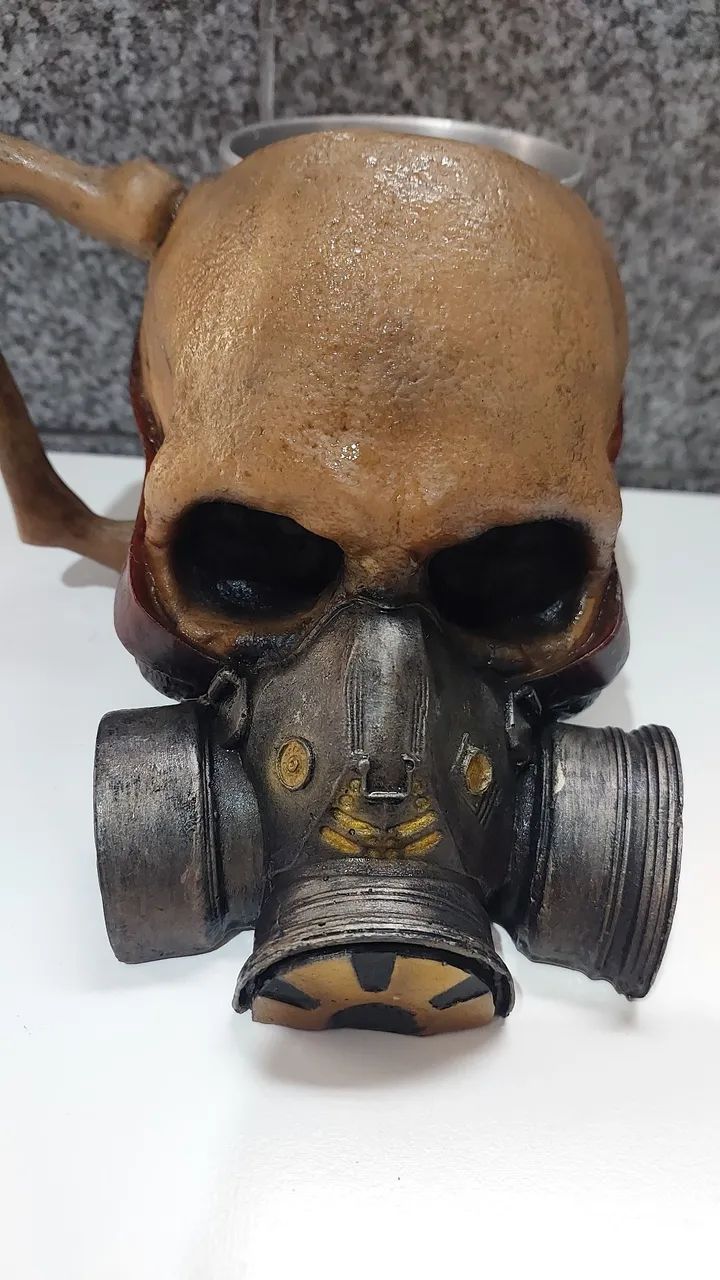 Caneca Caveira com Máscara de Gás