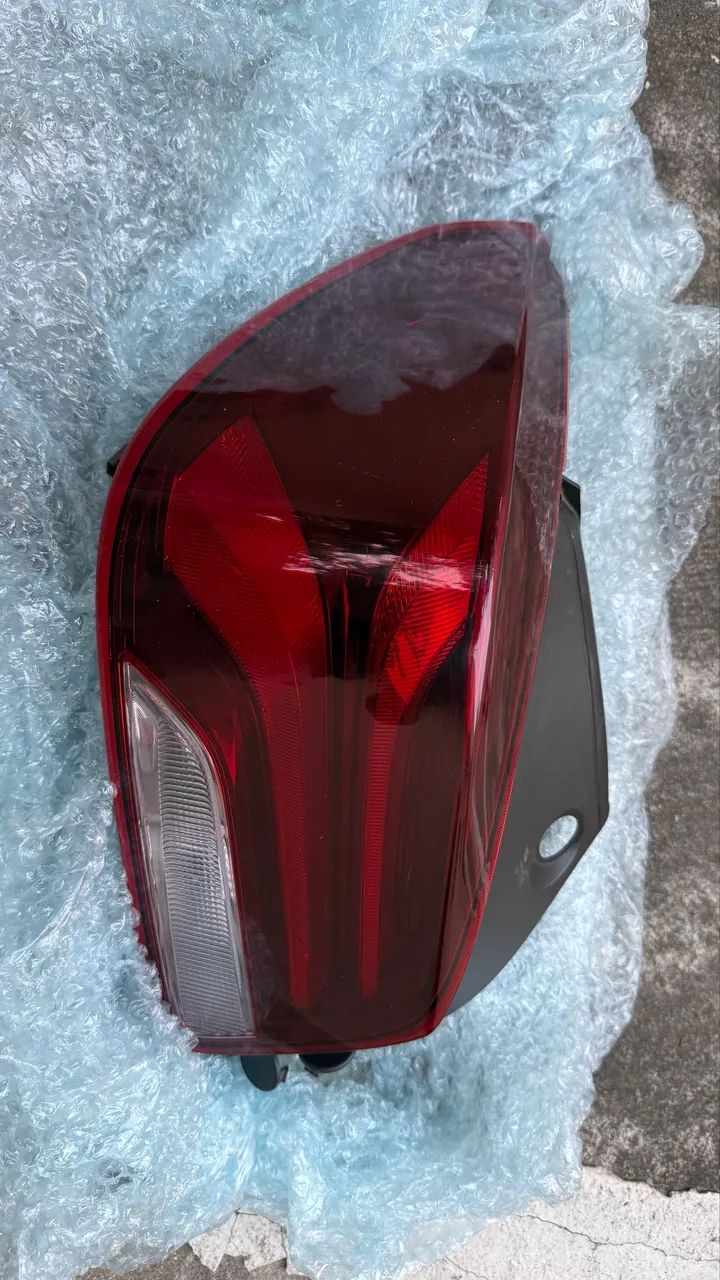 Vendo par de faróis dianteiros e lanternas traseiras em ótimo estado. - Foto 2