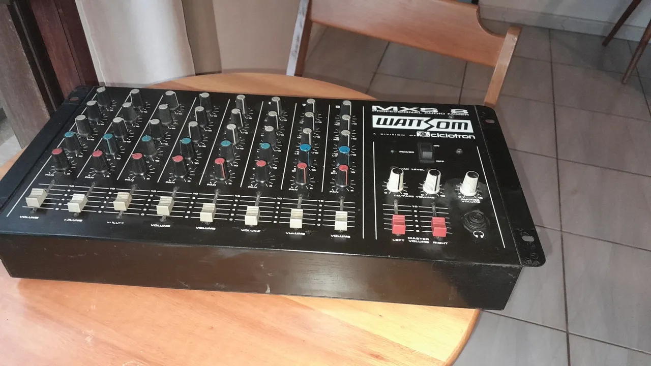Mesa de Som Wattson MXS 8