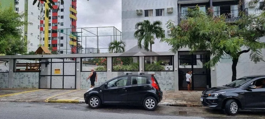 Apartamento de 120m² para alugar, com 3 quartos (1 suíte), localizado em Boa Viagem, Recif
