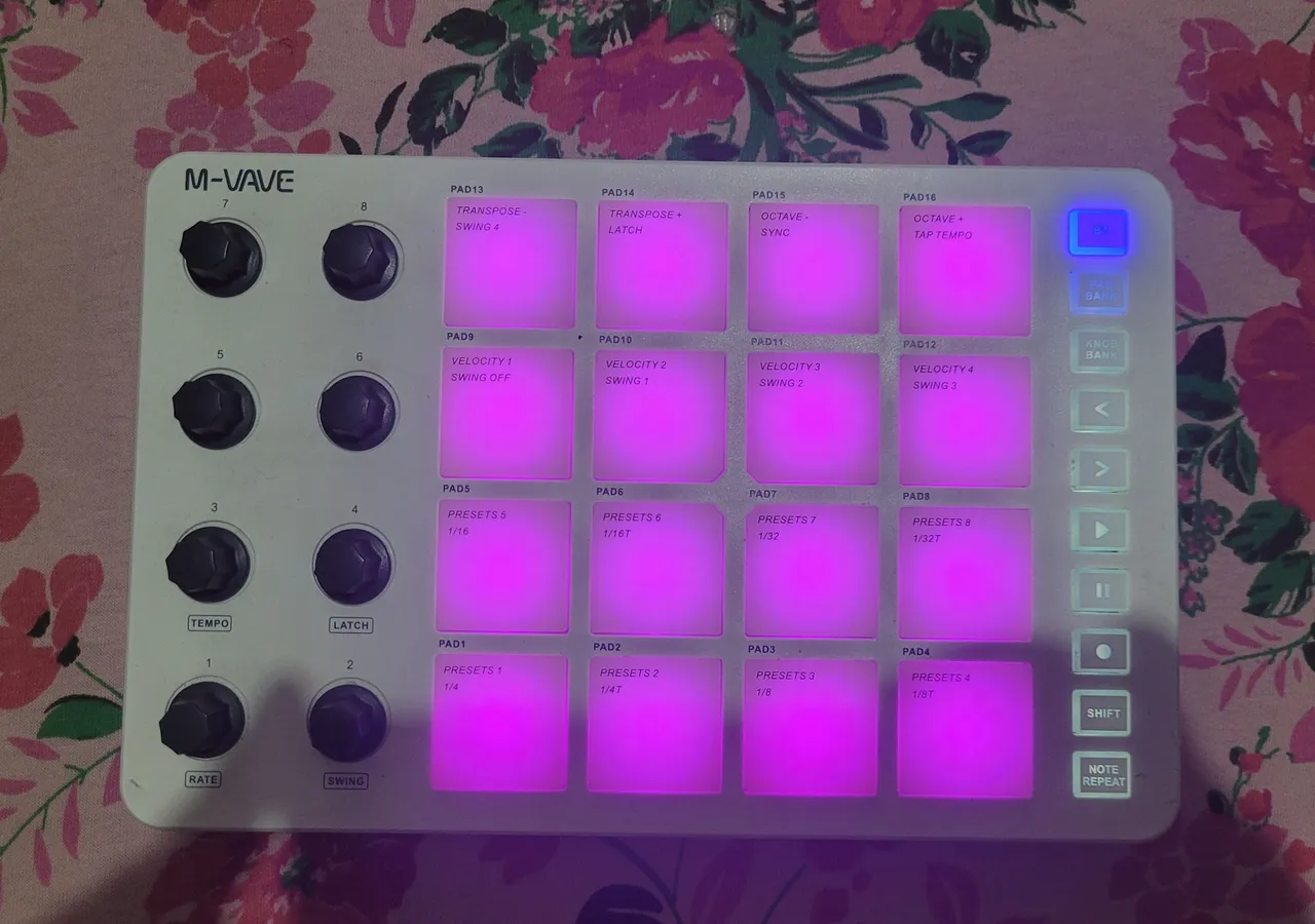 Controlador MIDI MVAVE SMC-PAD - Bluetooth e USB, como novo!