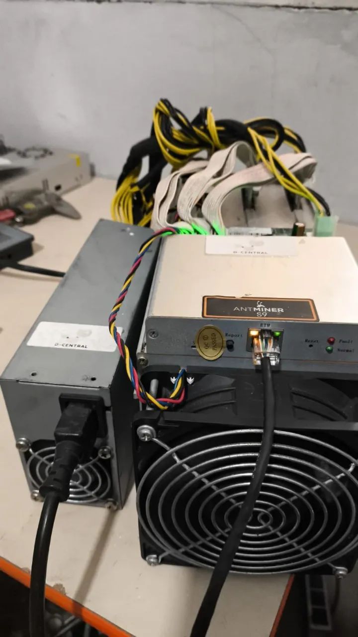 Mineradora de bitcoin Antiminer S9 13.5TH