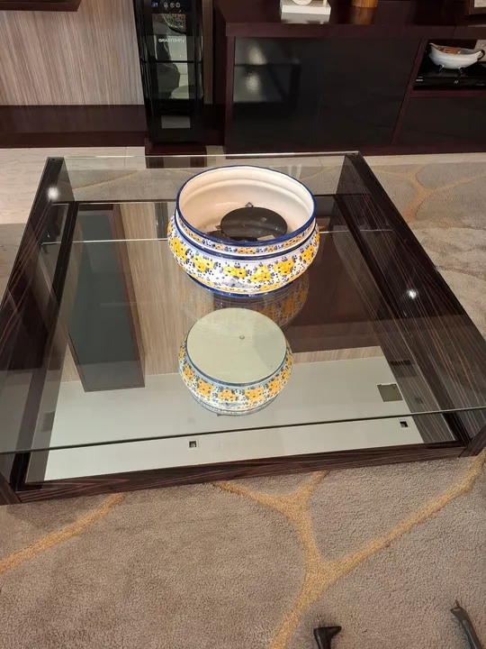 Mesa de Centro em Madeira com Tampo de Vidro