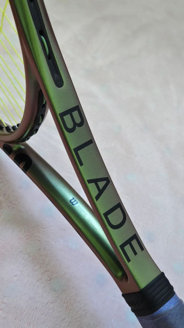 Raquete Wilson Blade v8 98" 16x19 305g L2