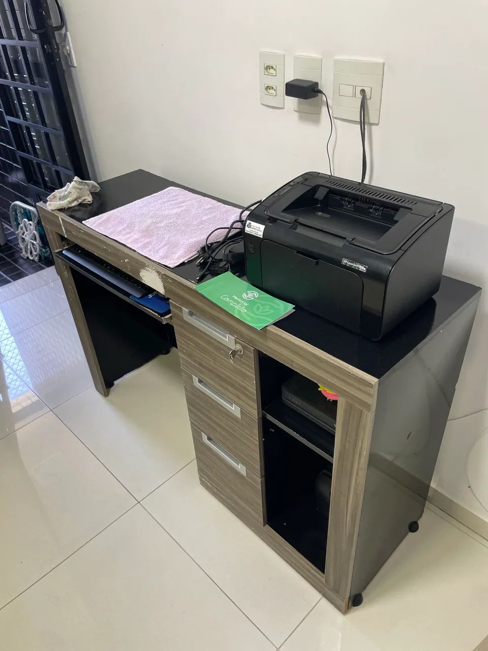 Desk (delivery available)