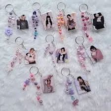 Chaveiros BTS,Black pink,tive,baby monster fazemos personalizado - Kpop - Foto 2