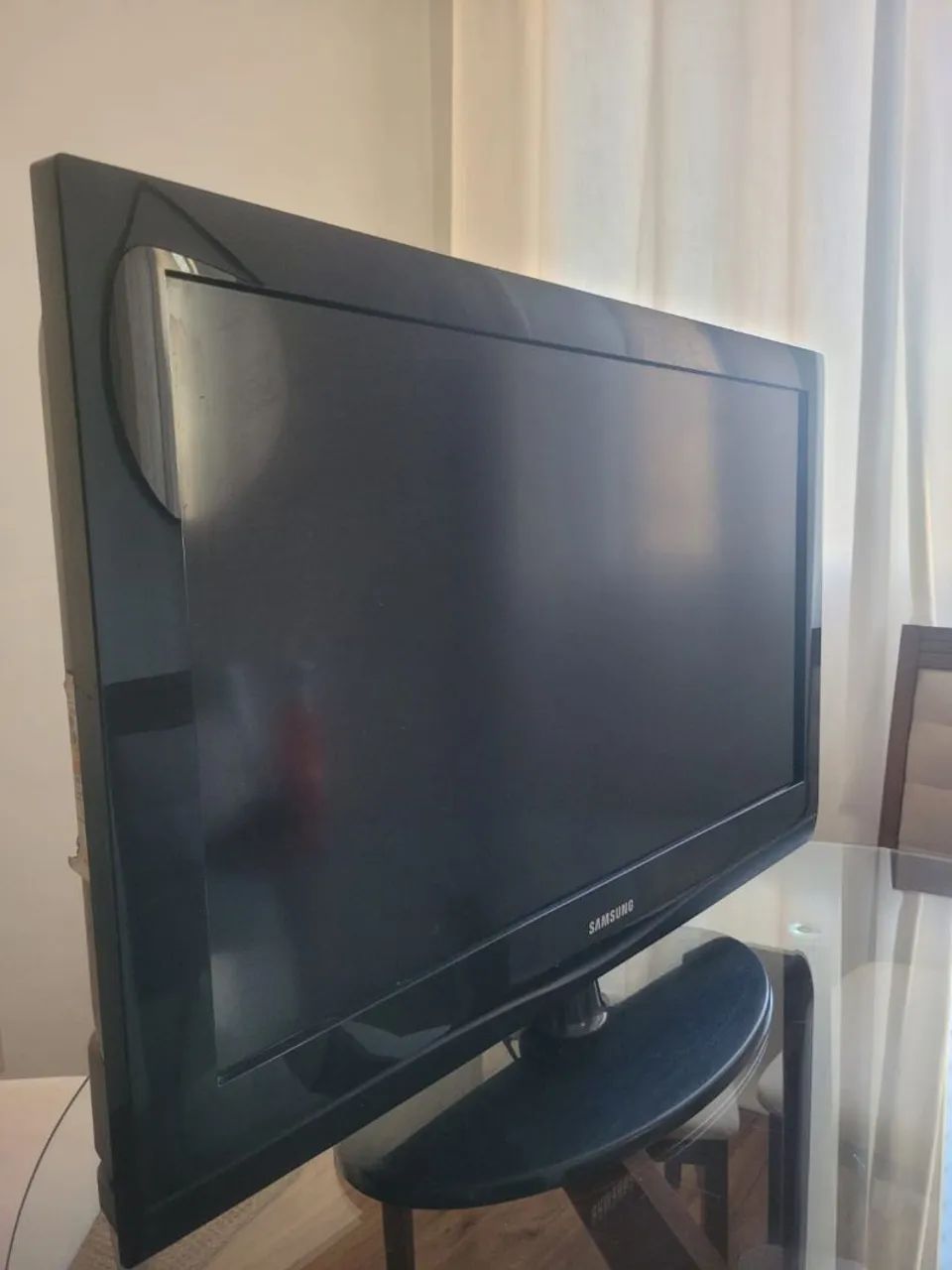 VENDO 3 TVS COM DEFEITO BUSCAR NO LOCAL - Foto 2