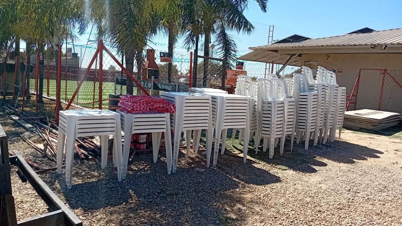 JOGO DE MESA E CADEIRA USADO  - Foto 2