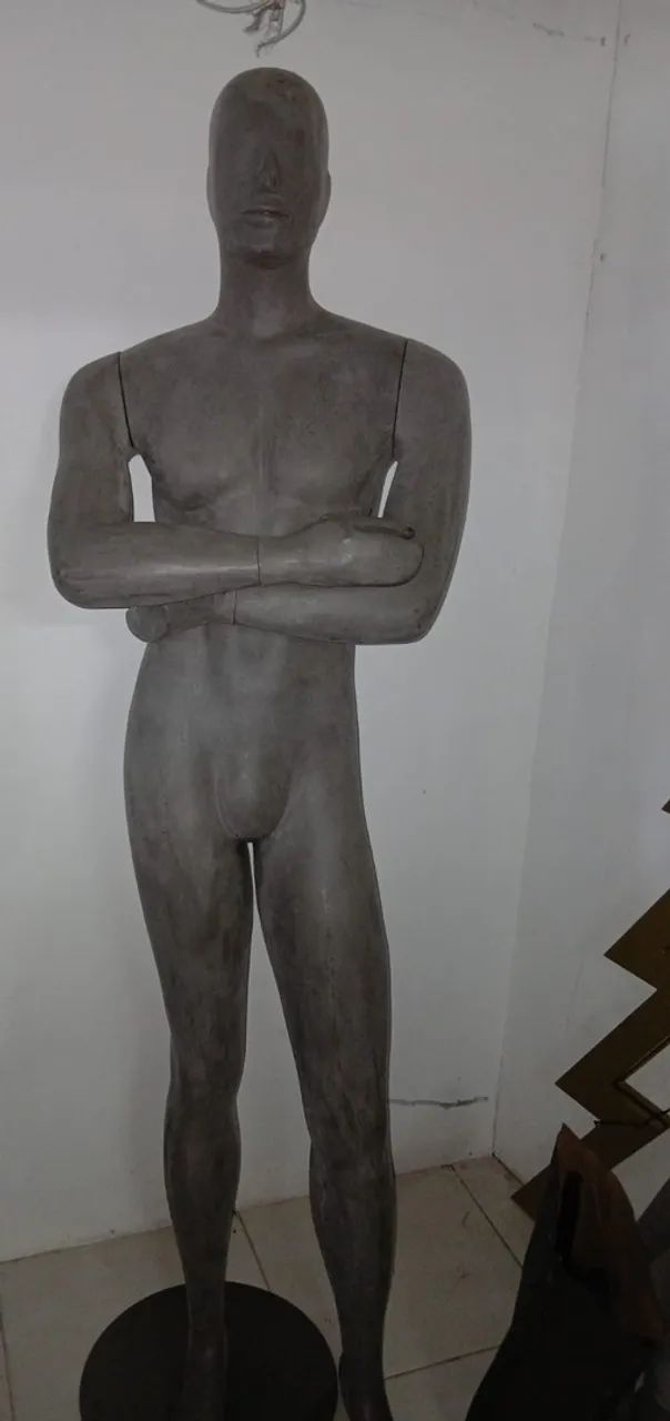 Manequins e mesa para loja  - Foto 3